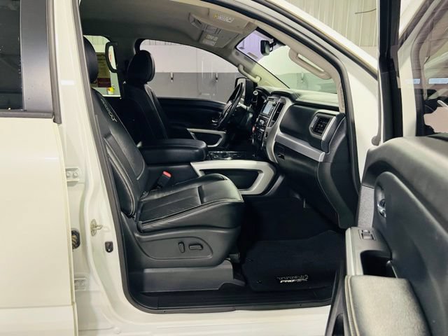 Used 2018 Nissan Titan PRO-4X w/ Pro-4x Convenience Package AWD/4WD image 33