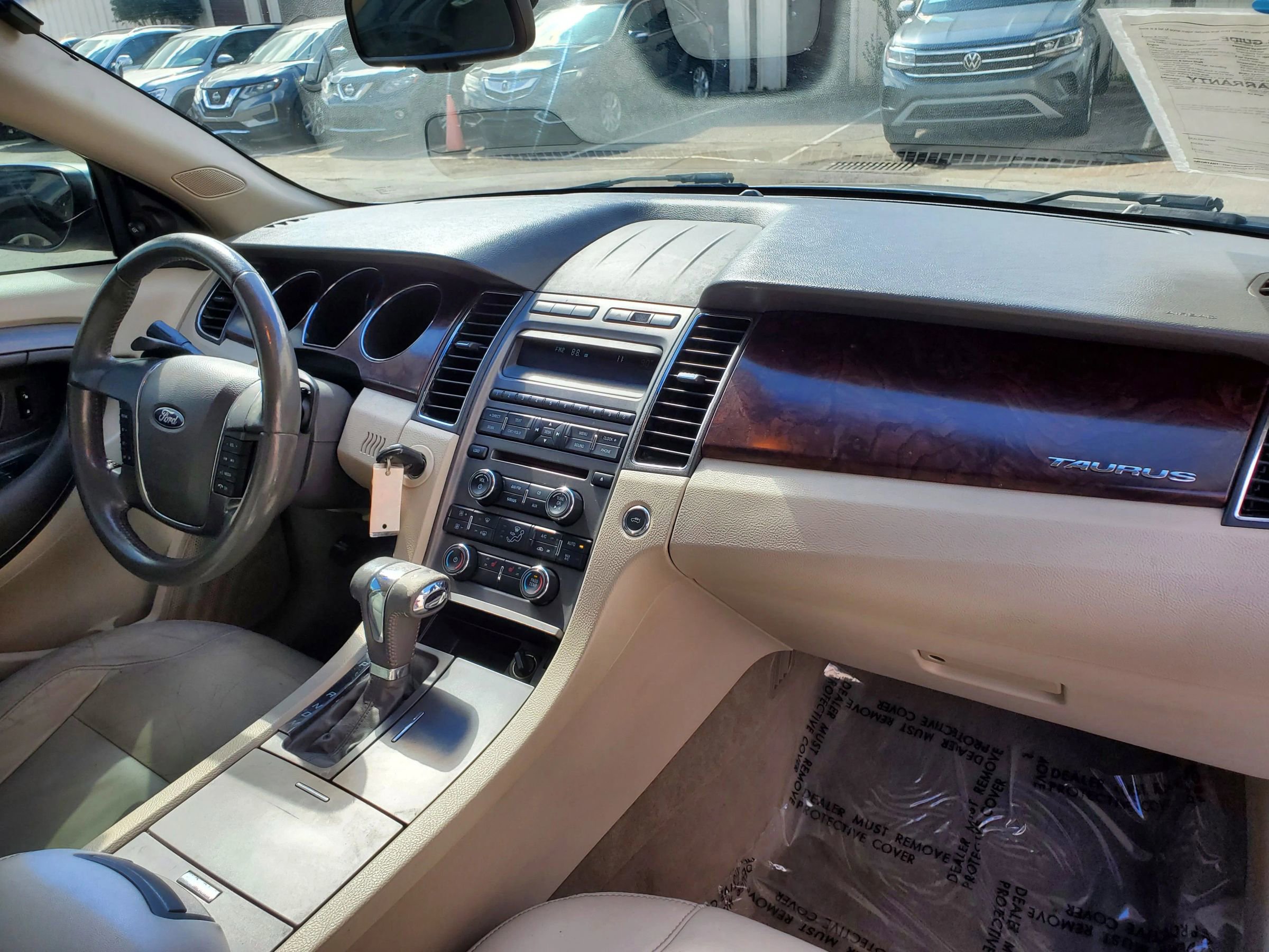 Used 2010 Ford Taurus SEL image 22