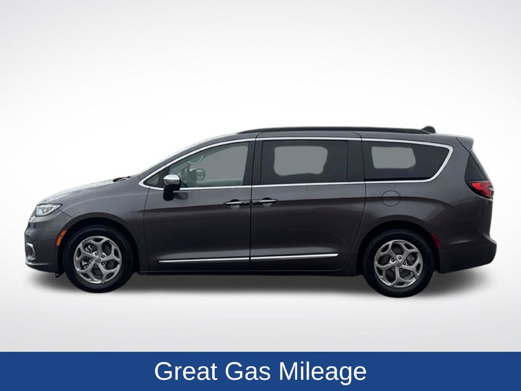 Used 2023 Chrysler Pacifica Limited FWD image 40