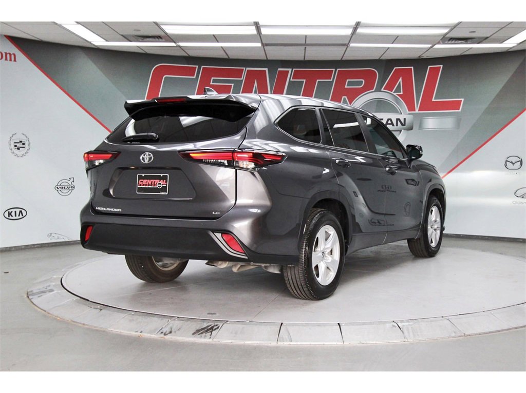 Used 2024 Toyota Highlander XLE image 5