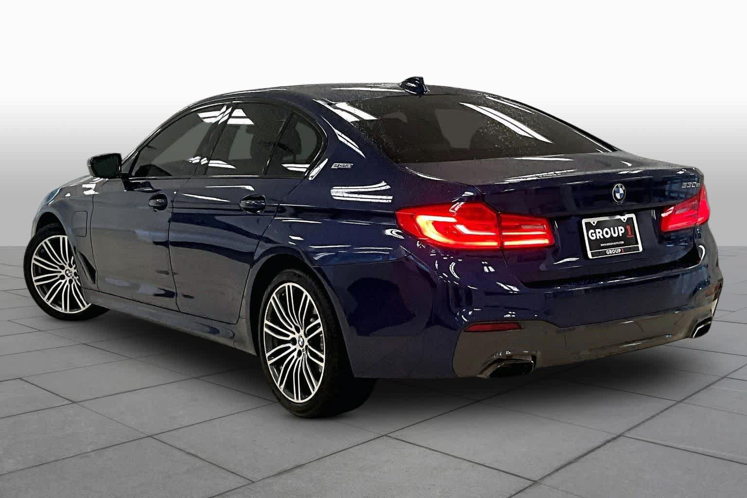 Used 2019 BMW 530e w/ M Sport Package RWD image 10