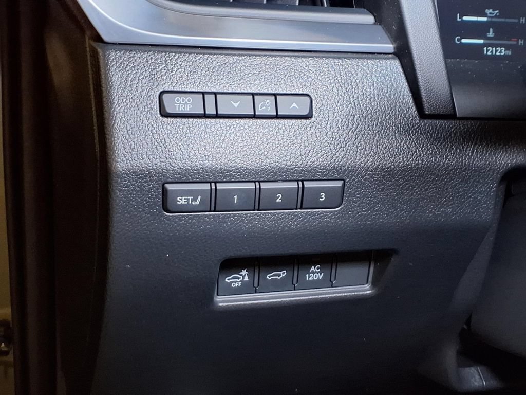 Used 2024 Lexus GX 550 w/ Accessory Package (Z1) AWD/4WD image 12