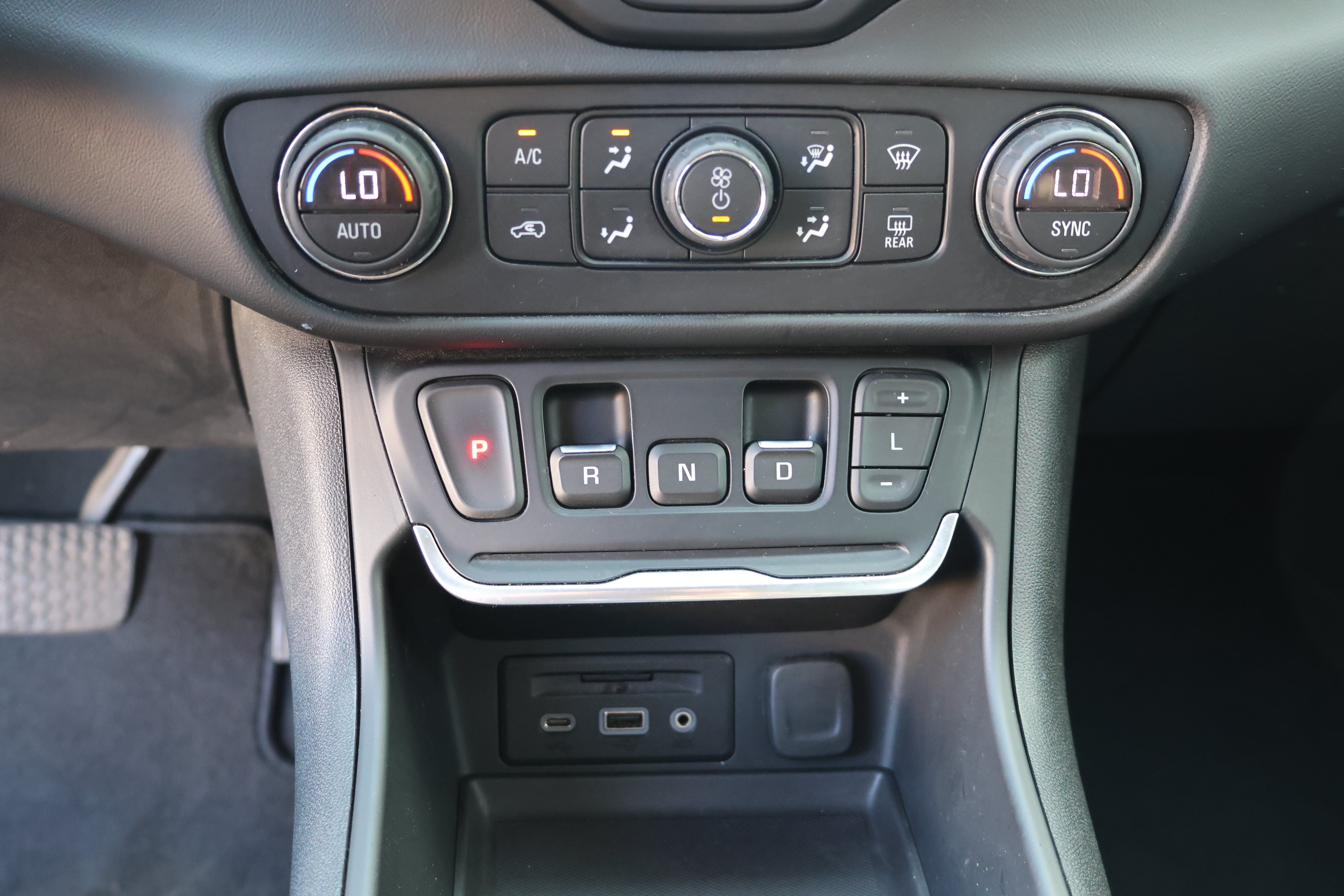Used 2020 GMC Terrain SLT w/ Preferred Package AWD/4WD image 35
