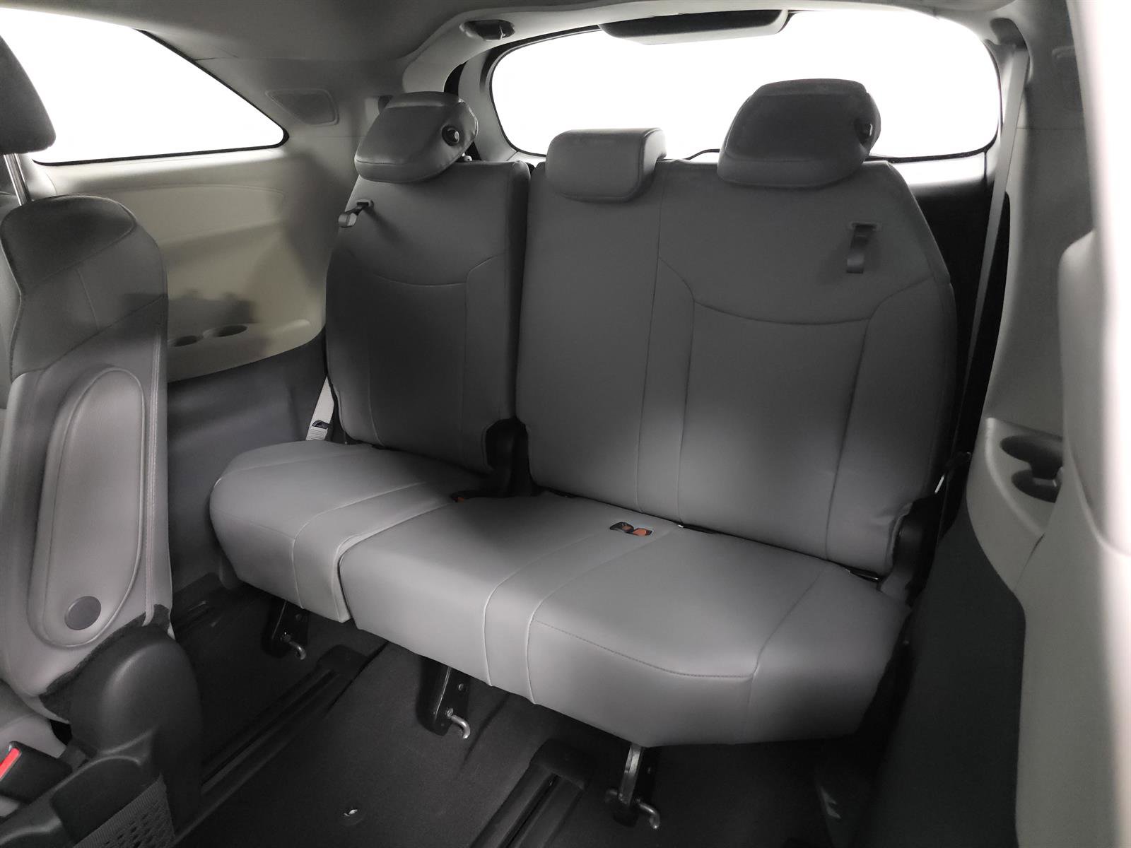 Certified 2024 Toyota Sienna XLE image 6