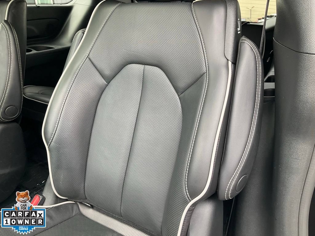 Used 2023 Chrysler Pacifica Limited w/ Uconnect Theater Family Group FWD image 28