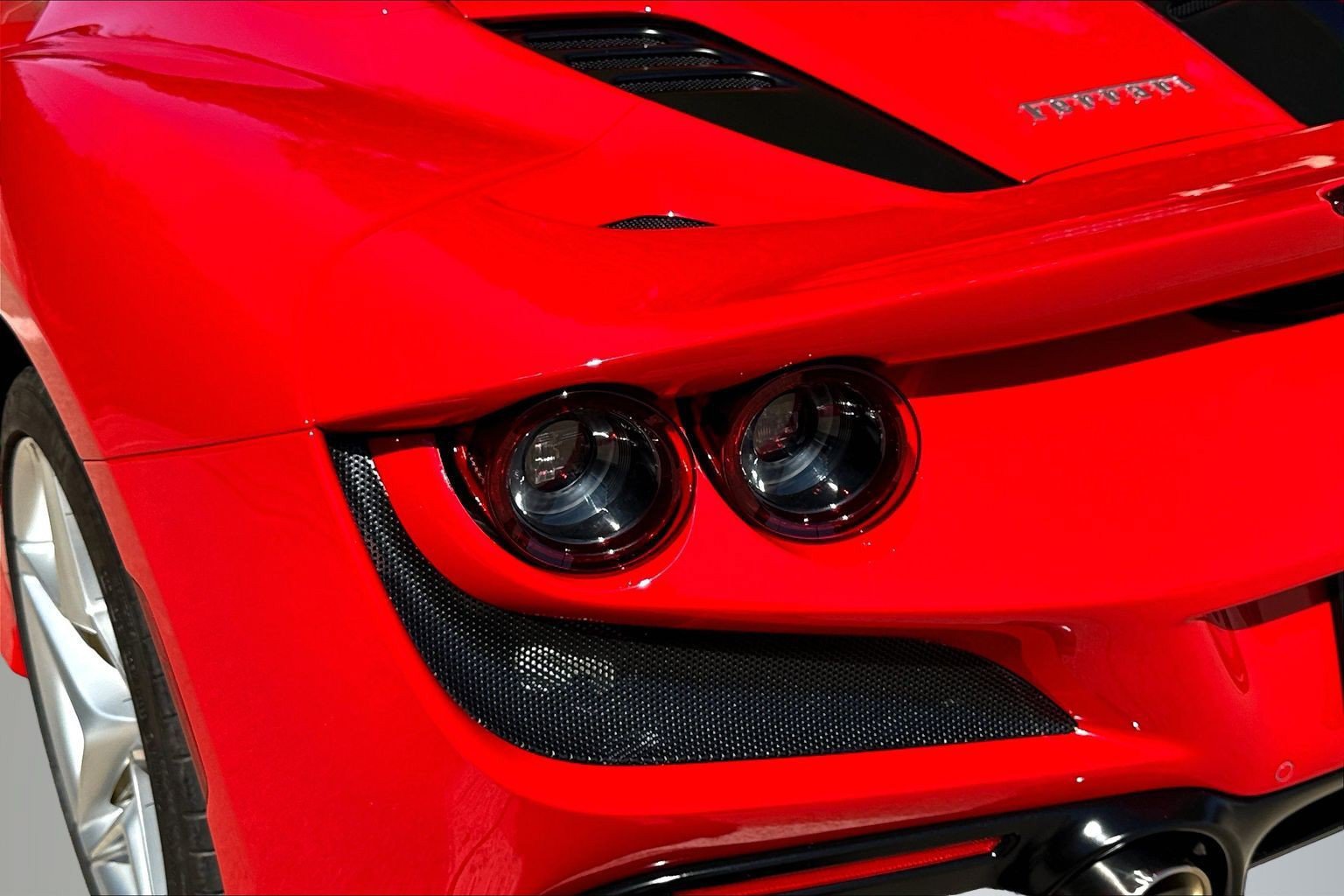 Used 2023 Ferrari F8 Spider RWD image 20
