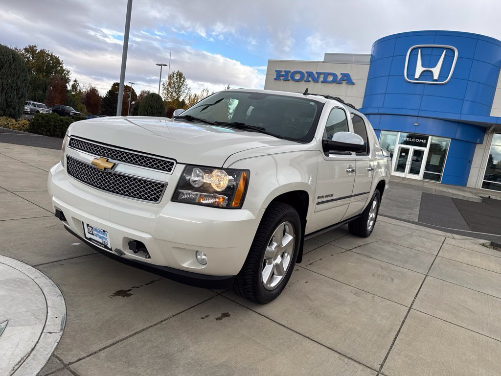 Used 2012 Chevrolet Avalanche LTZ AWD/4WD image 15