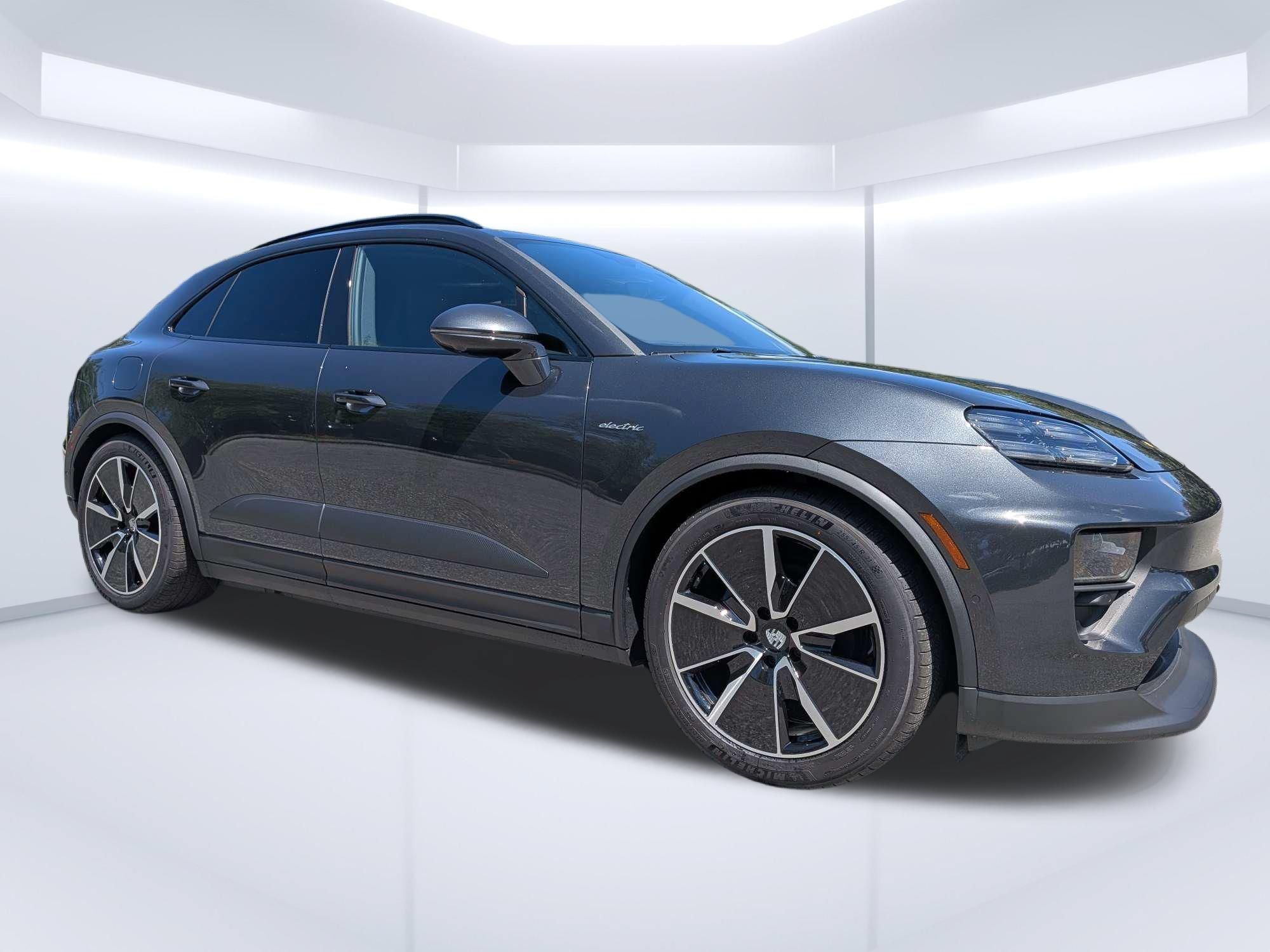 Used 2025 Porsche Macan Electric RWD image 1