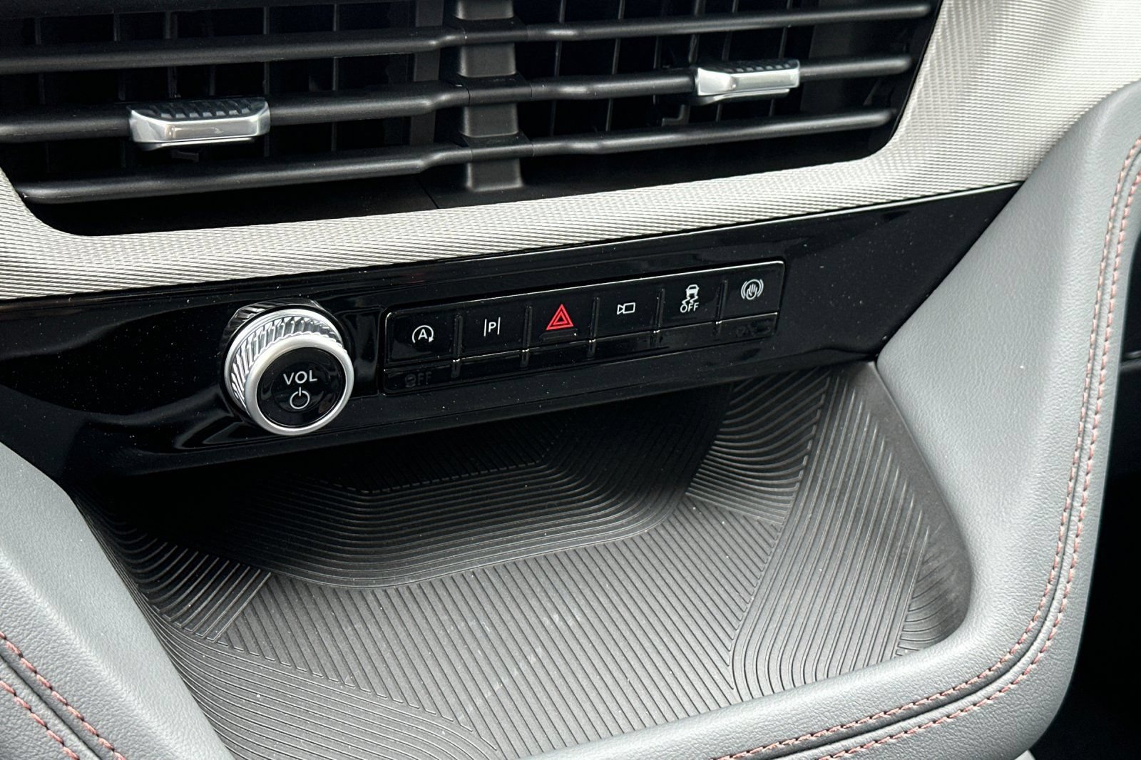 New 2026 Ford Explorer Active RWD image 21