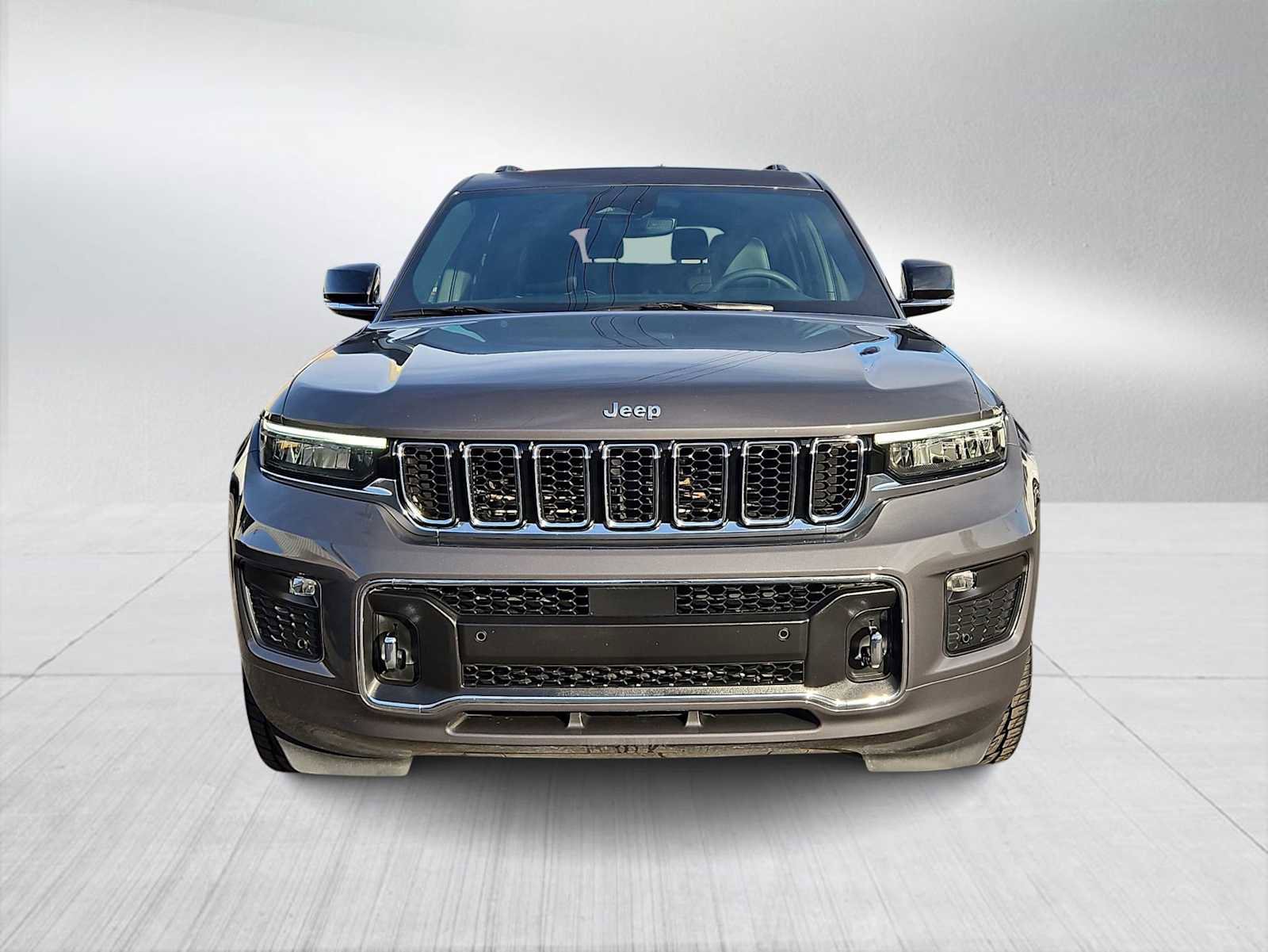 Used 2023 Jeep Grand Cherokee L Overland image 3