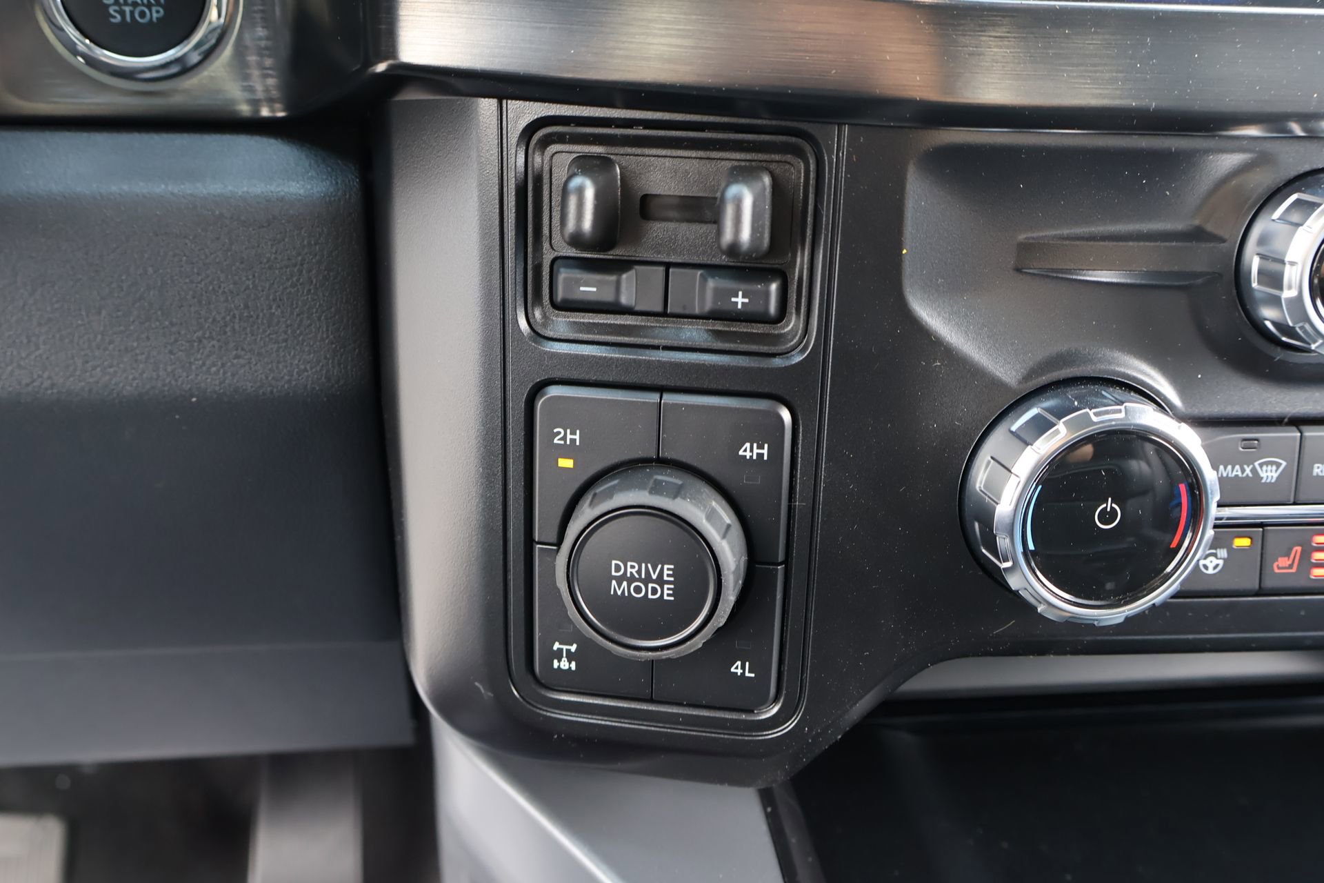 New 2026 Ford F250 Lariat w/ Black Appearance Package AWD/4WD image 9