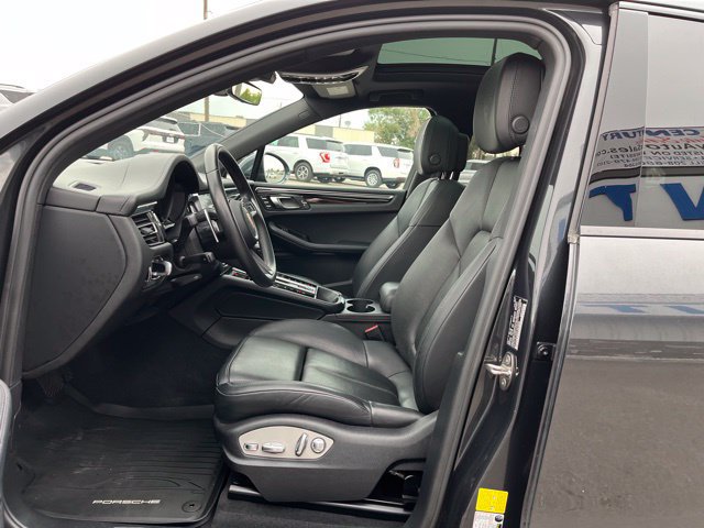 Used 2023 Porsche Macan w/ Premium Package Plus AWD/4WD image 25