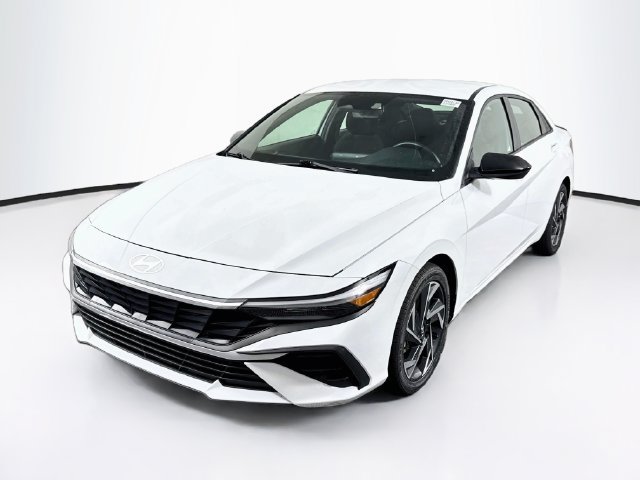 Certified 2025 Hyundai Elantra SEL FWD image 4