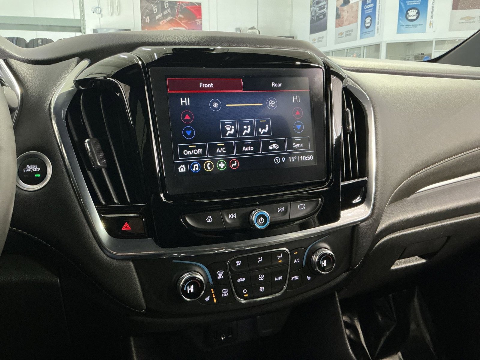 Used 2023 Chevrolet Traverse LT image 29