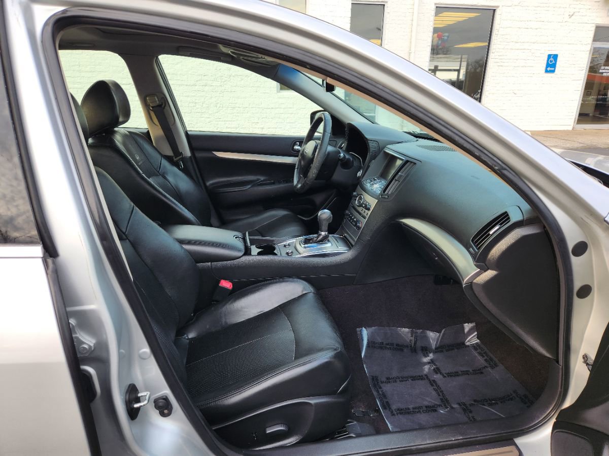 Used 2011 INFINITI G37 Journey w/ Premium Pkg image 13