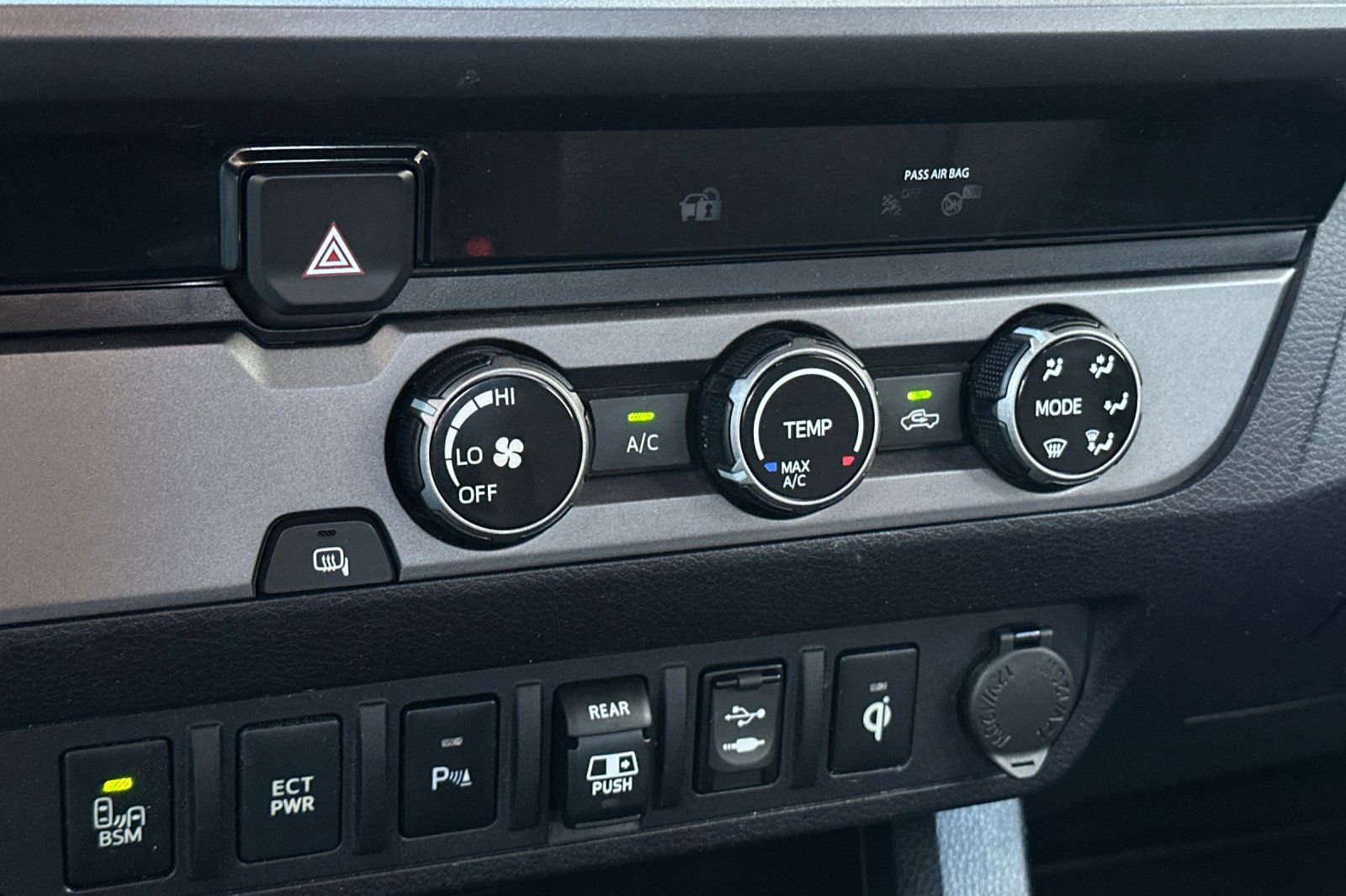 Used 2018 Toyota Tacoma TRD Sport w/ Technology Package image 18