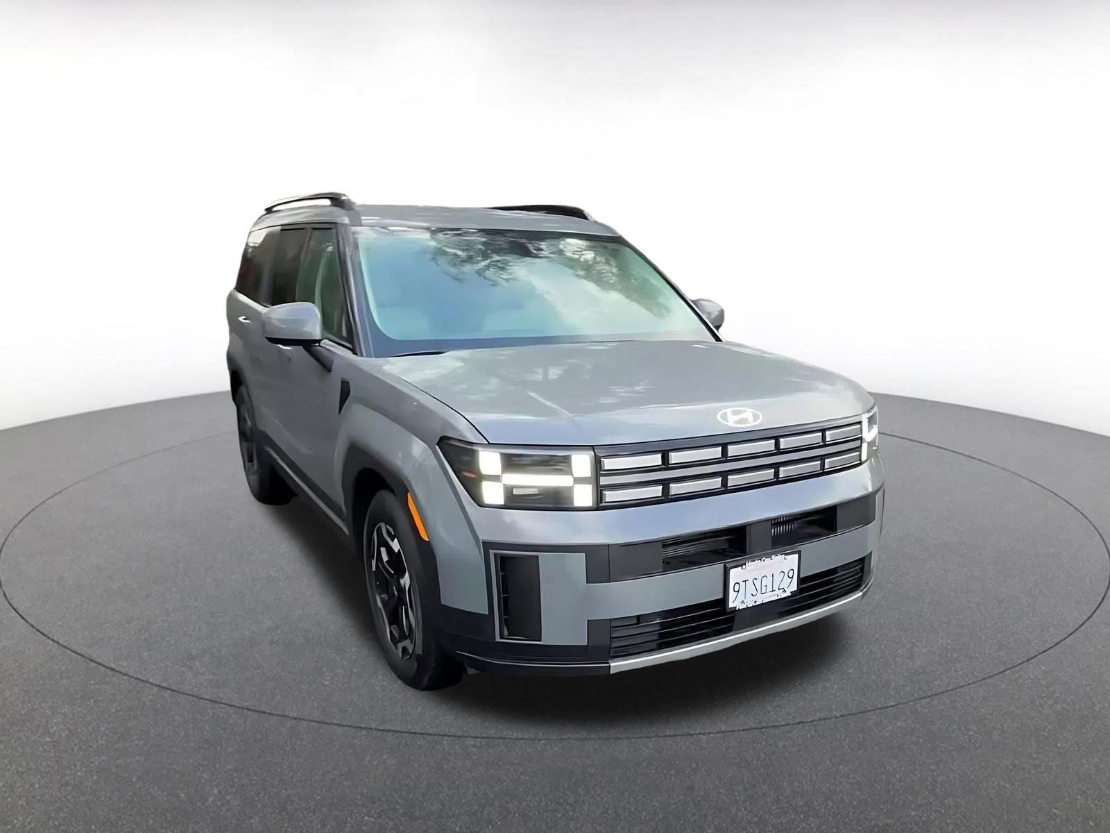 Used 2025 Hyundai Santa Fe SEL image 3