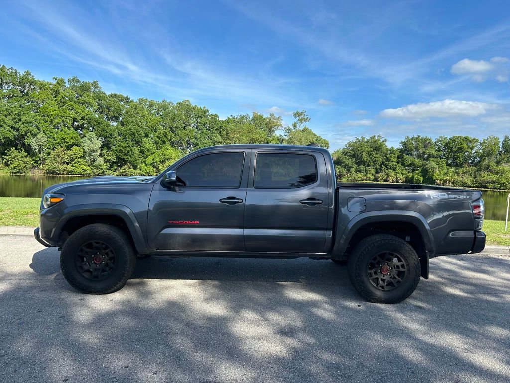 Used 2022 Toyota Tacoma TRD Sport image 2