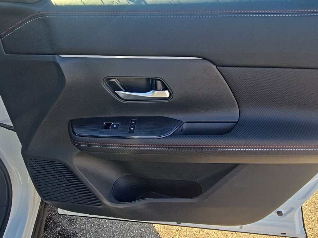 New 2026 Nissan Kicks SR image 23