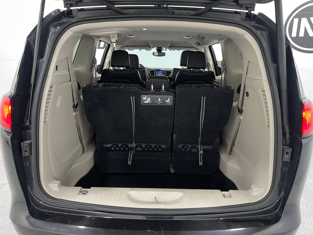 Used 2020 Chrysler Voyager Lxi image 24