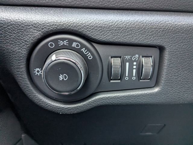 New 2026 Chrysler Pacifica Select FWD image 21