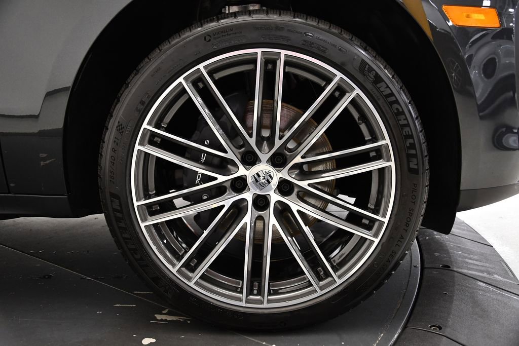 Used 2025 Porsche Macan image 14