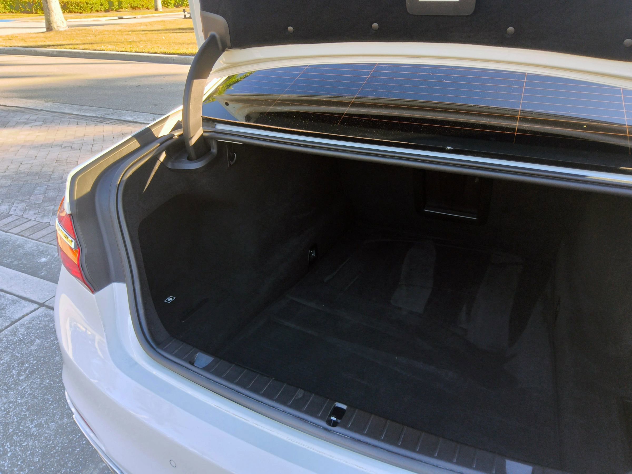 Used 2018 BMW 750i xDrive image 46