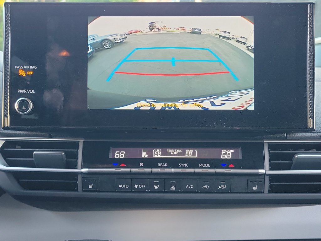 Used 2025 Toyota Sienna XLE w/ XLE Plus Package FWD image 29