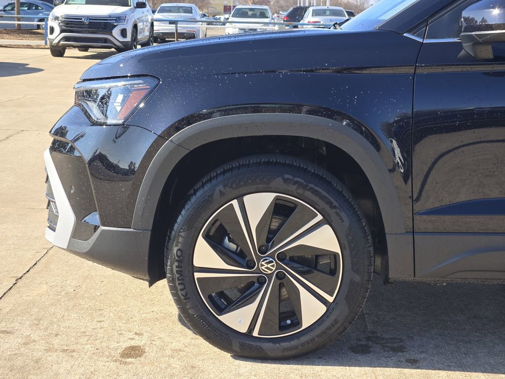 New 2026 Volkswagen Taos SE image 5