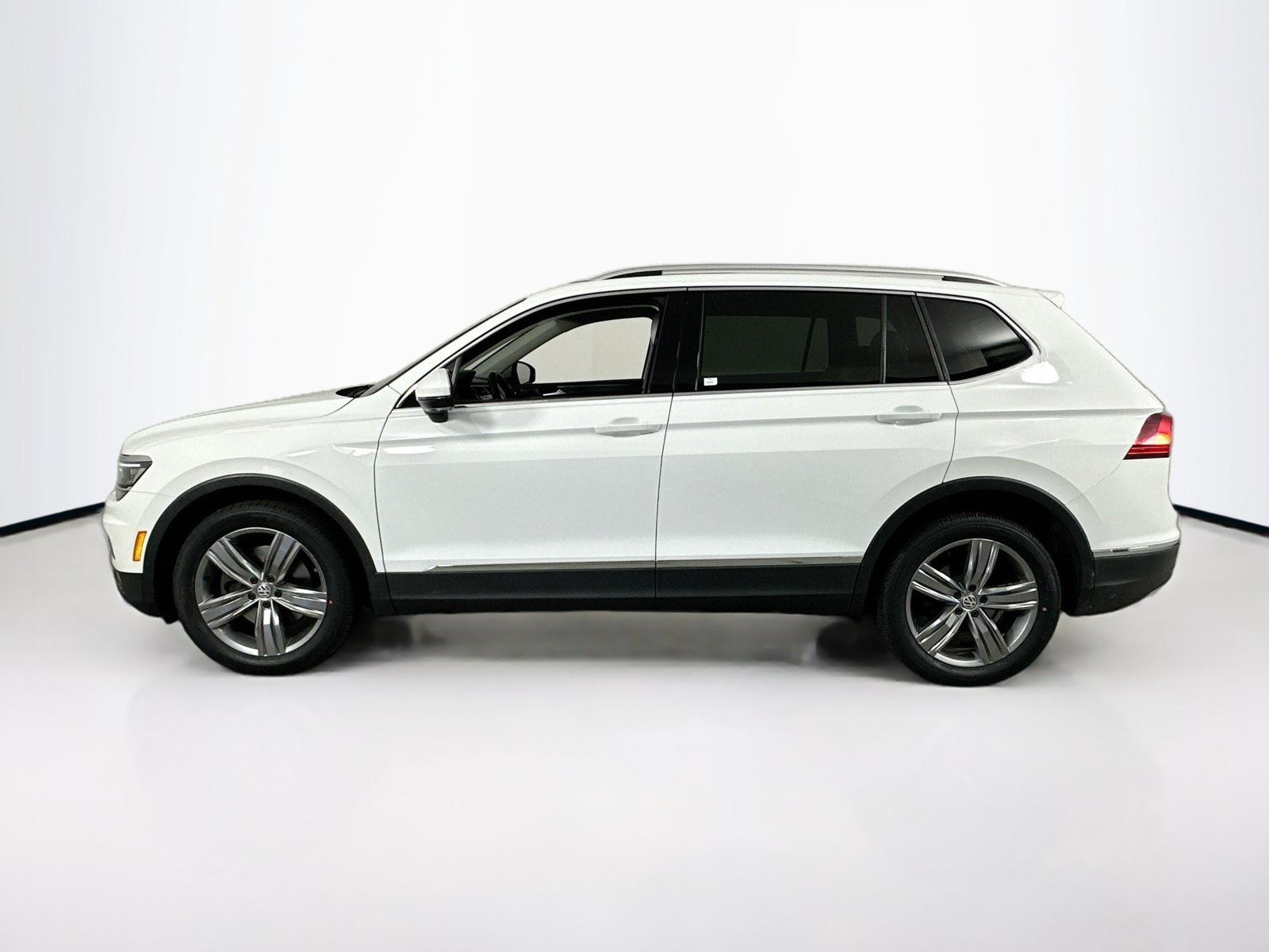 Used 2018 Volkswagen Tiguan SEL Premium FWD image 8
