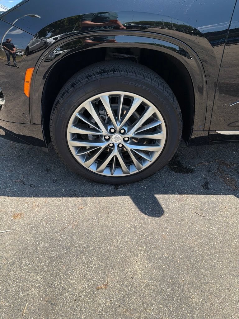 Used 2025 Buick Enclave Avenir w/ Super Cruise Package AWD/4WD image 6