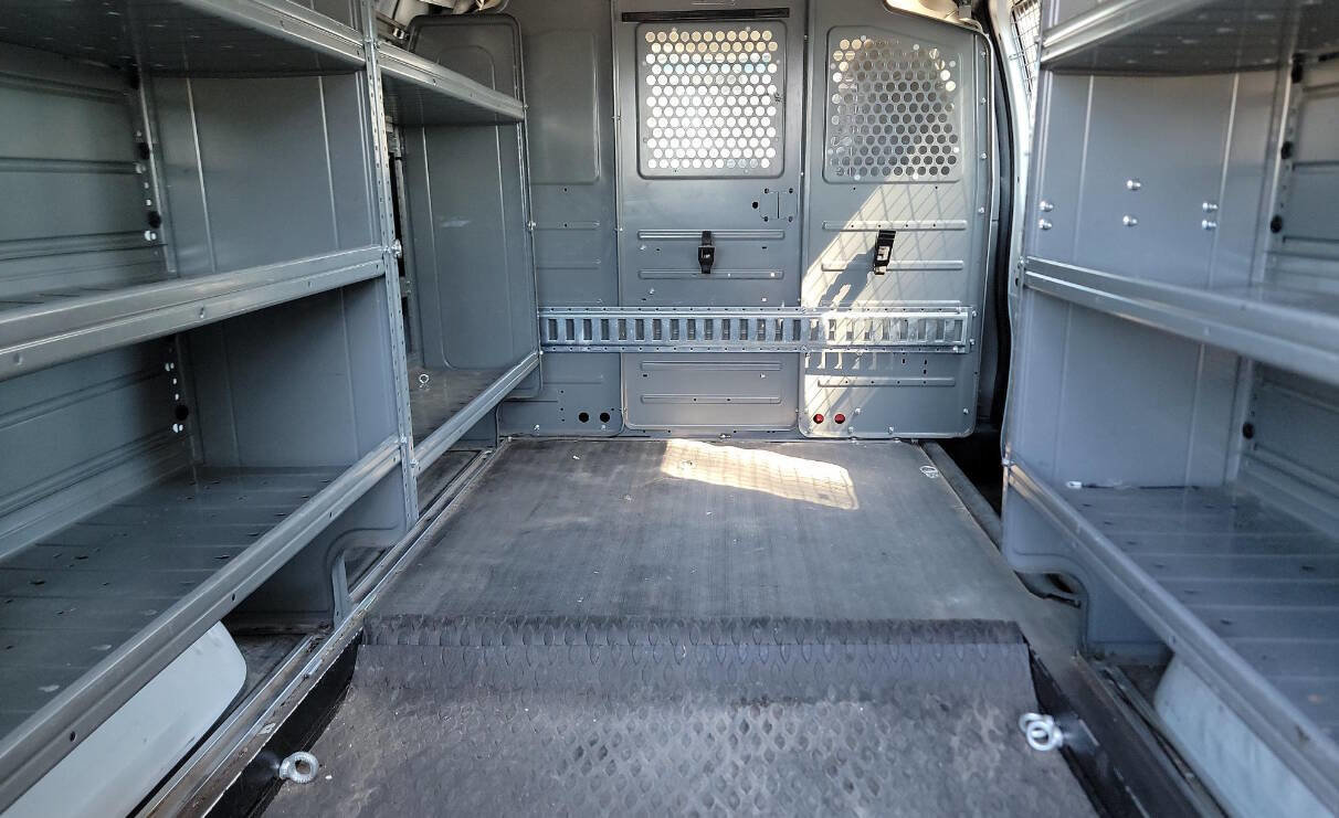 Used 2015 Chevrolet Express 2500 image 7