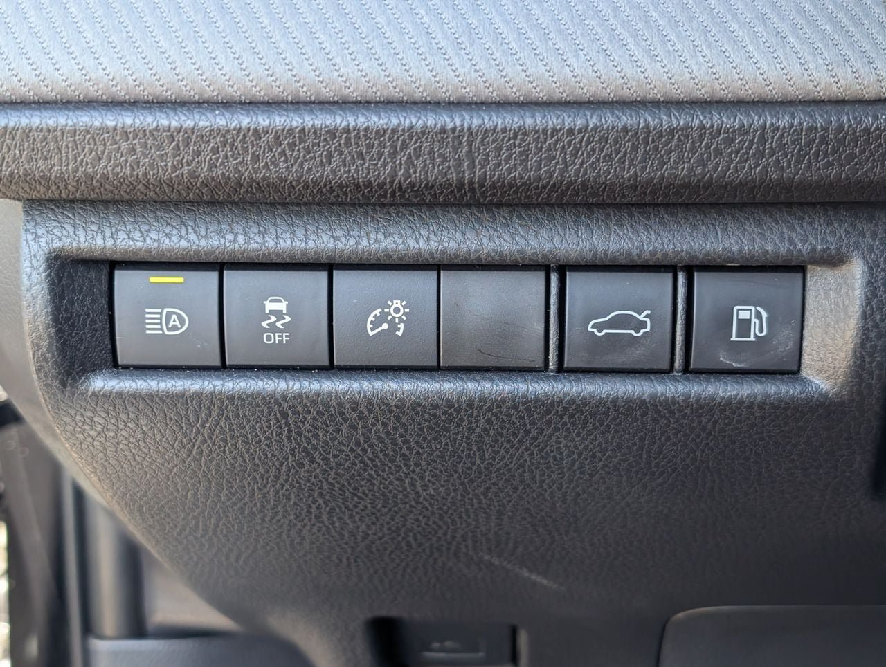 Used 2025 Toyota Camry SE AWD/4WD image 23