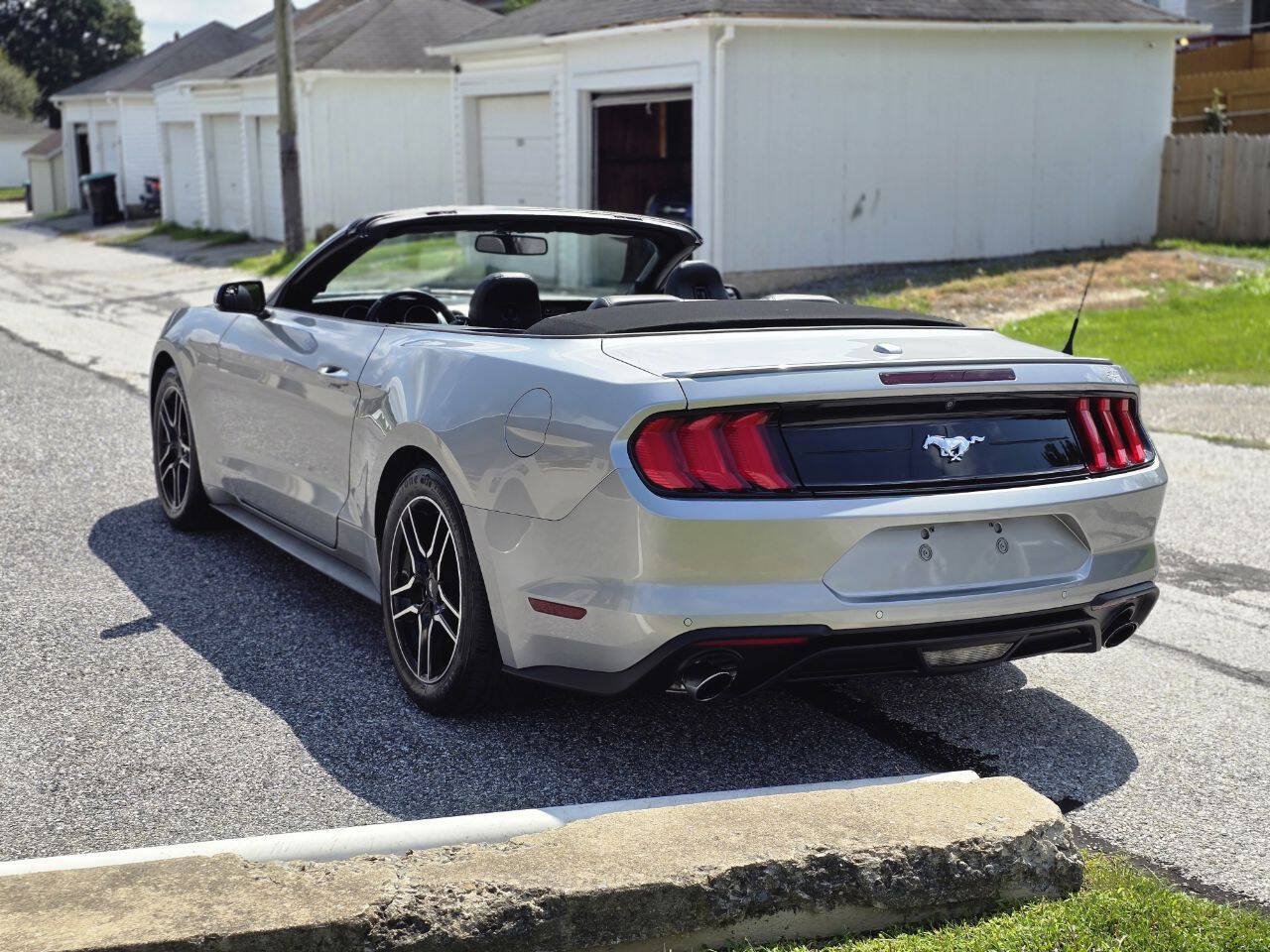 Used 2020 Ford Mustang Premium RWD image 7