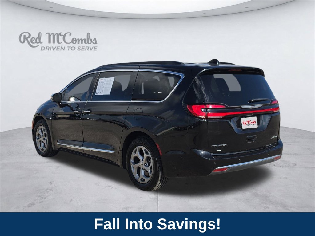 Used 2023 Chrysler Pacifica Limited w/ Uconnect Theater Family Group FWD image 3