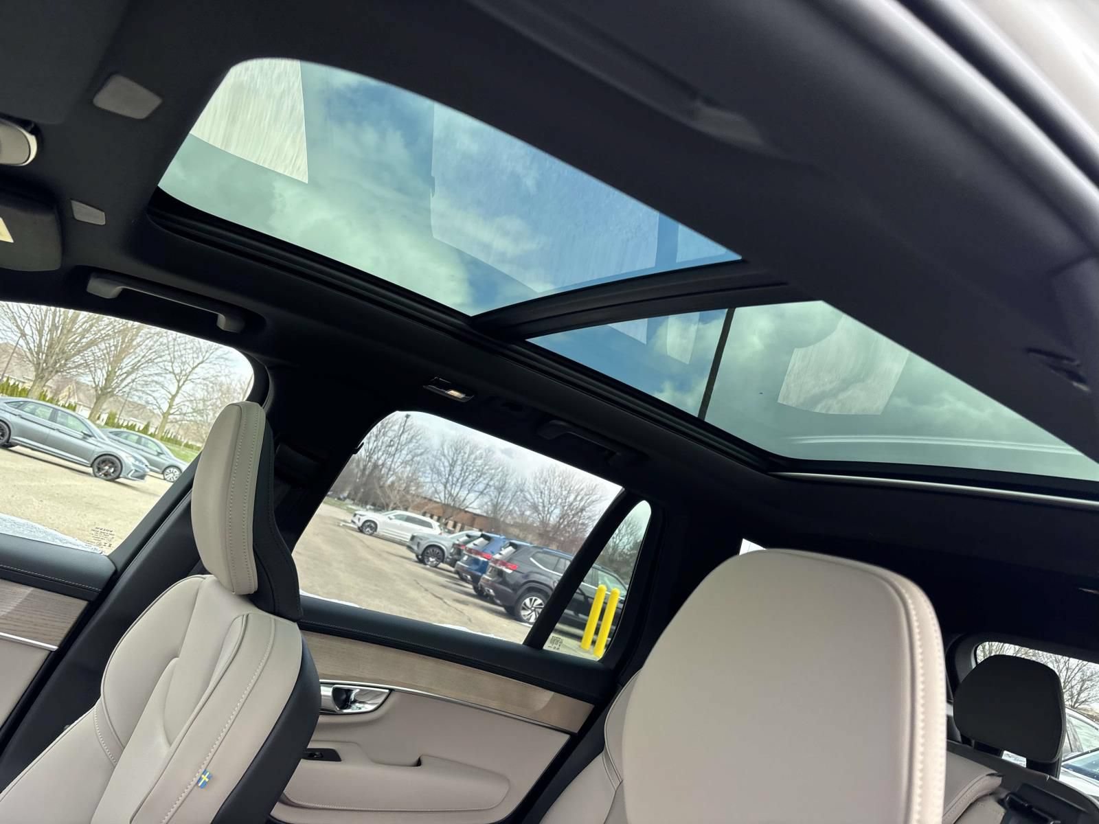 New 2026 Volvo XC90 T8 Plus w/ Protection Package Premier AWD/4WD image 25