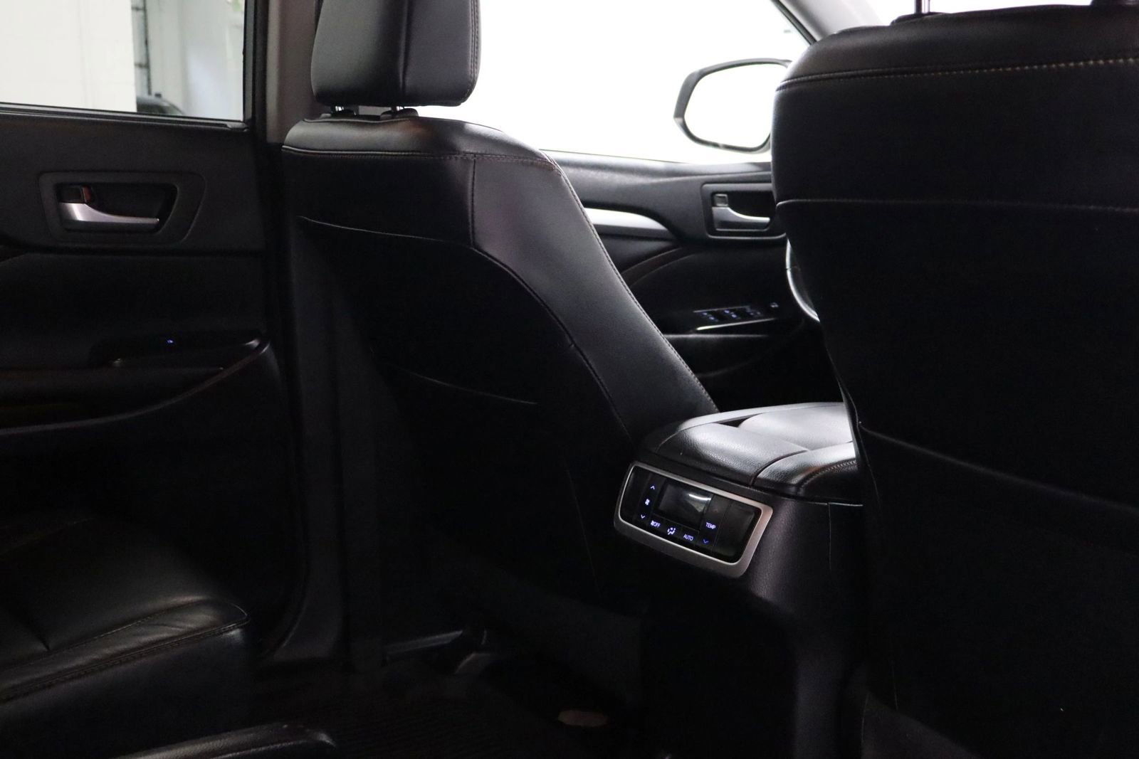 Used 2017 Toyota Highlander XLE image 18