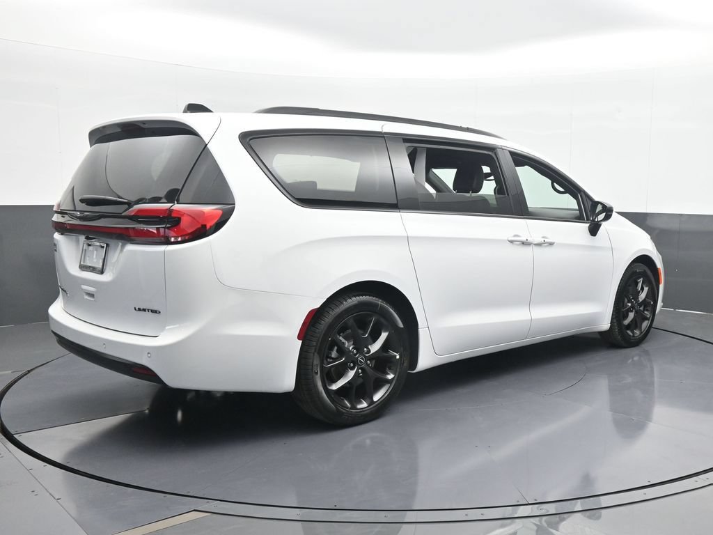 New 2026 Chrysler Pacifica Limited w/ S Appearance Package FWD image 6