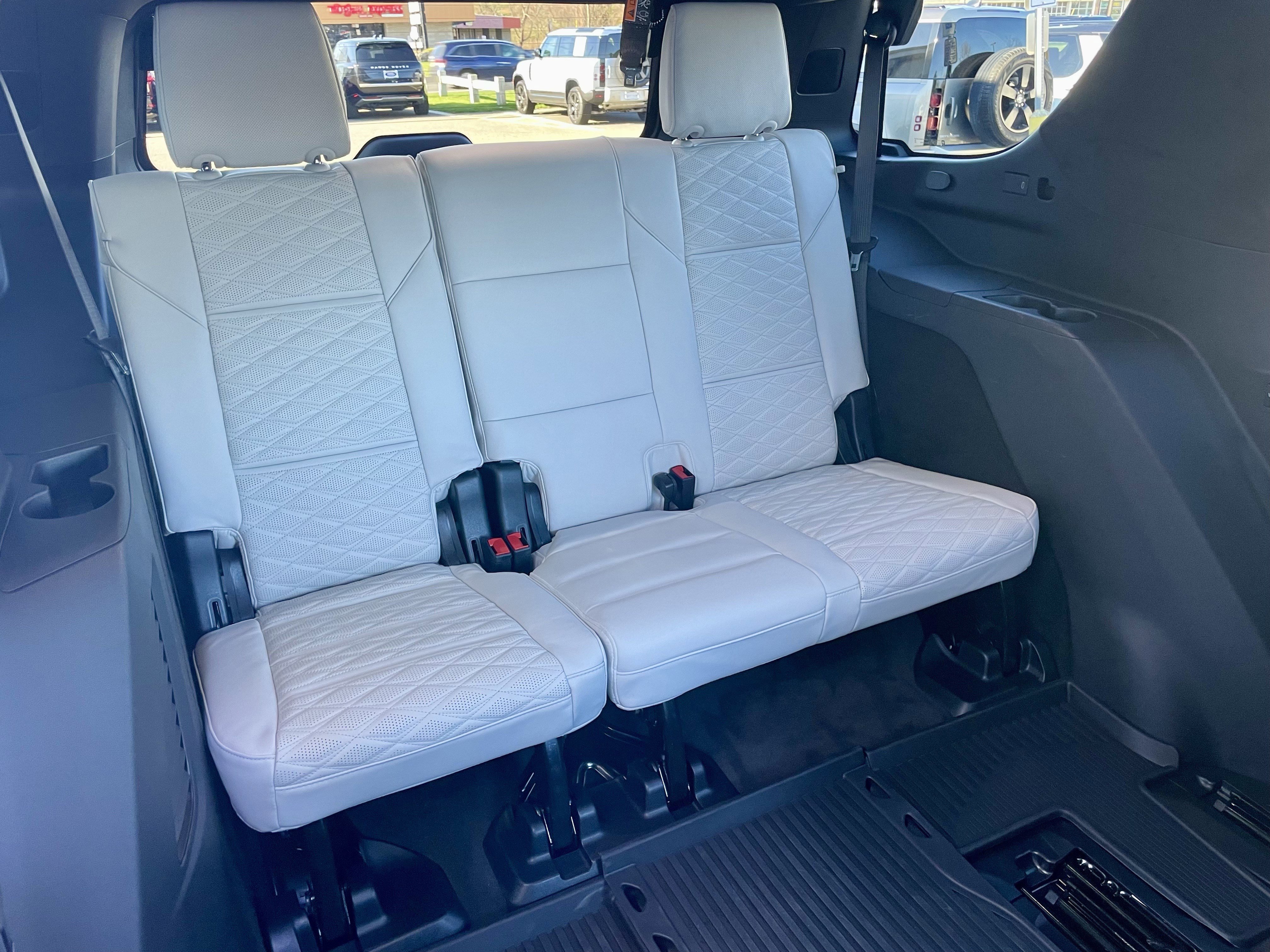 Used 2025 Cadillac Escalade Sport Platinum w/ LPO, ONYX Package image 34