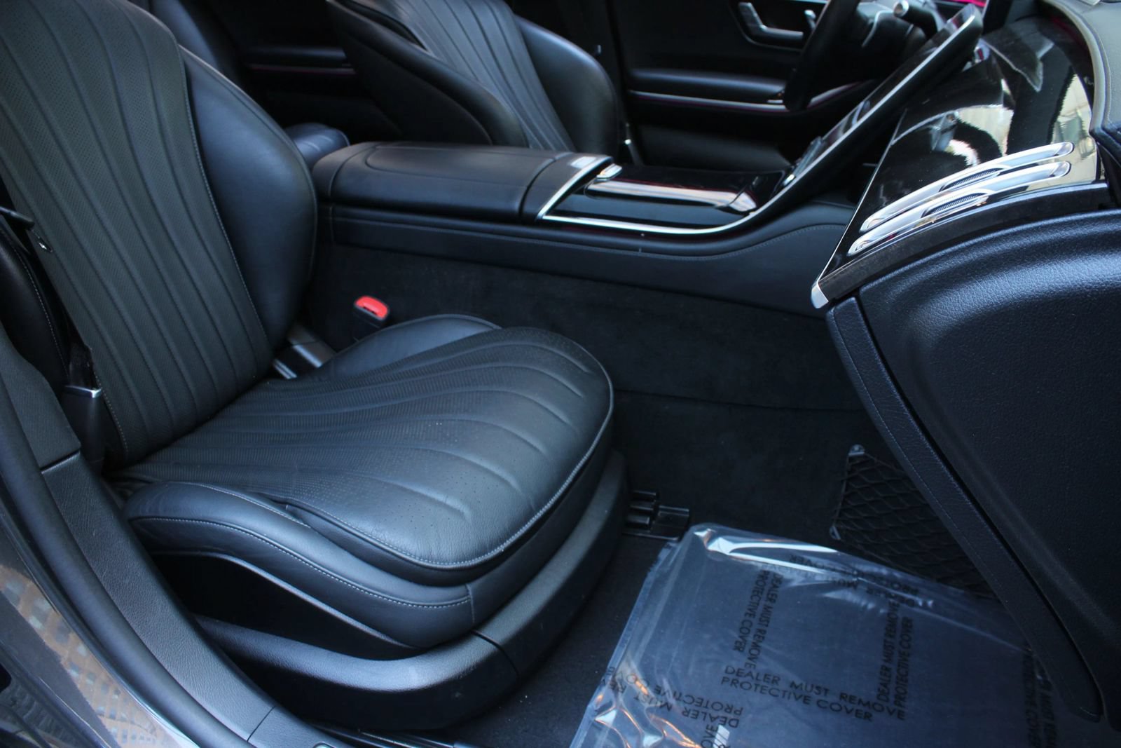 Used 2022 Mercedes-Benz S 580 4MATIC Sedan w/ AMG Line Package image 31