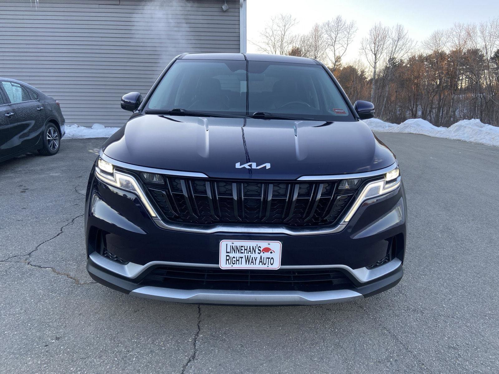 Used 2024 Kia Carnival LX image 8