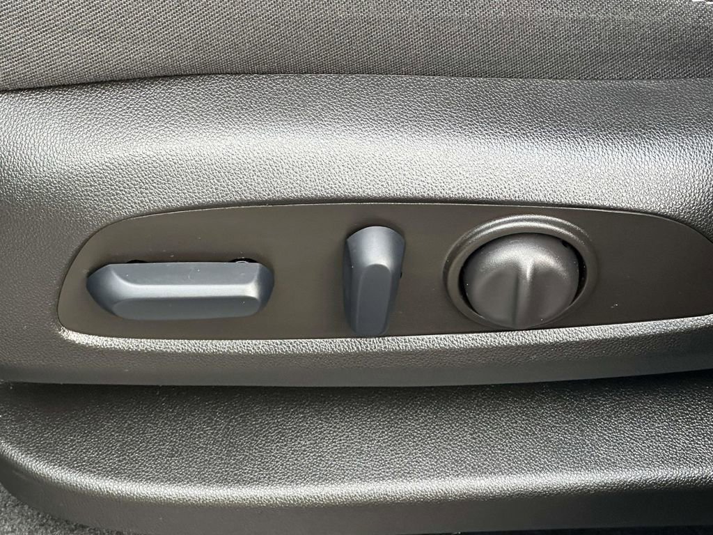 Used 2023 Chevrolet Equinox LS w/ LS Convenience Package image 16