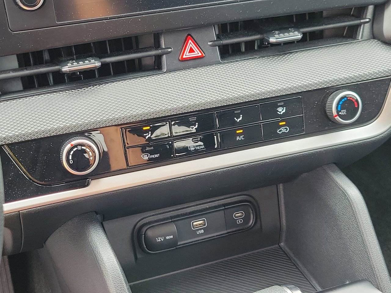 Used 2025 Kia Sportage LX image 25