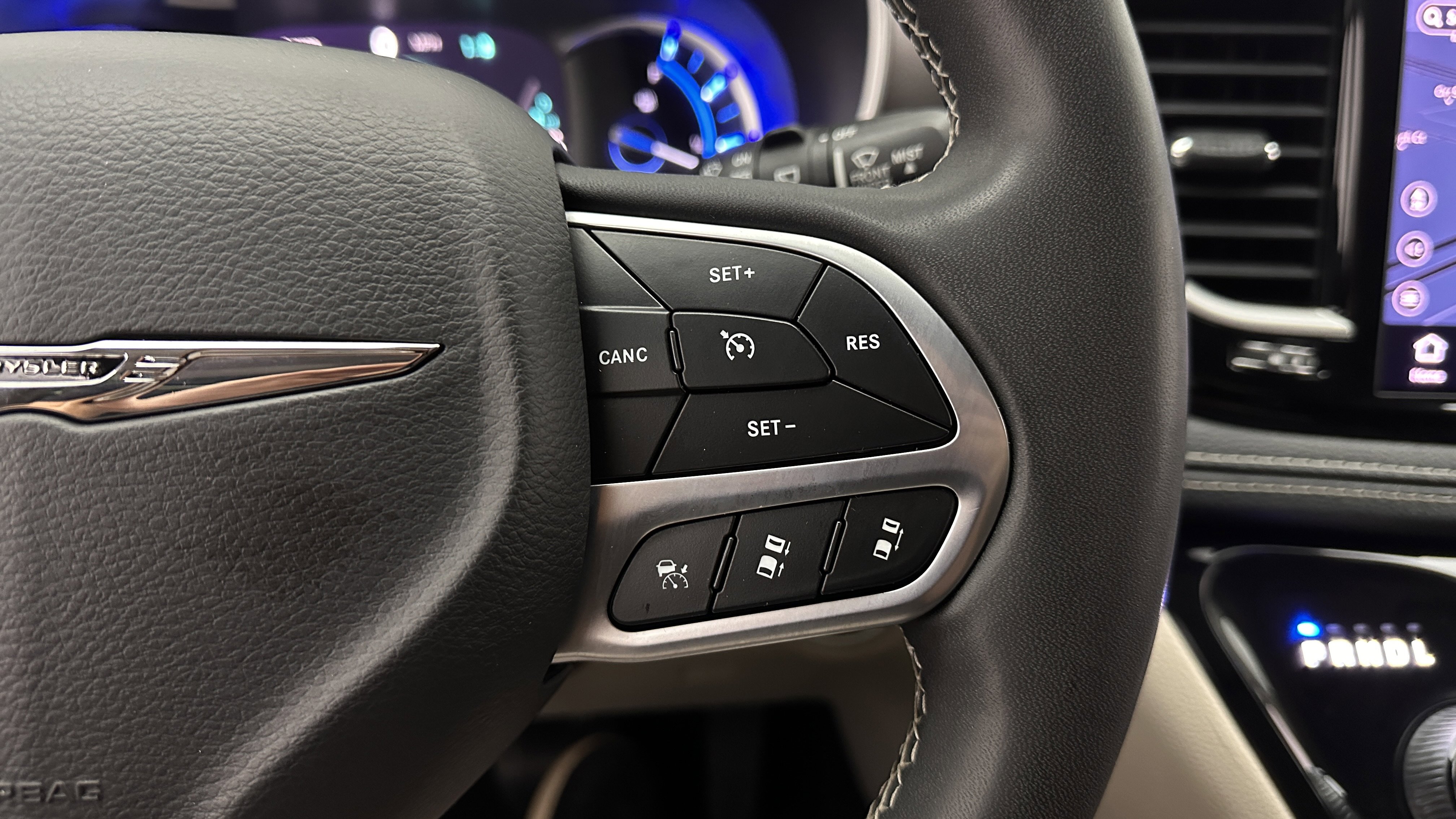 Used 2022 Chrysler Pacifica Touring-L w/ Uconnect Theater Family Group FWD image 21