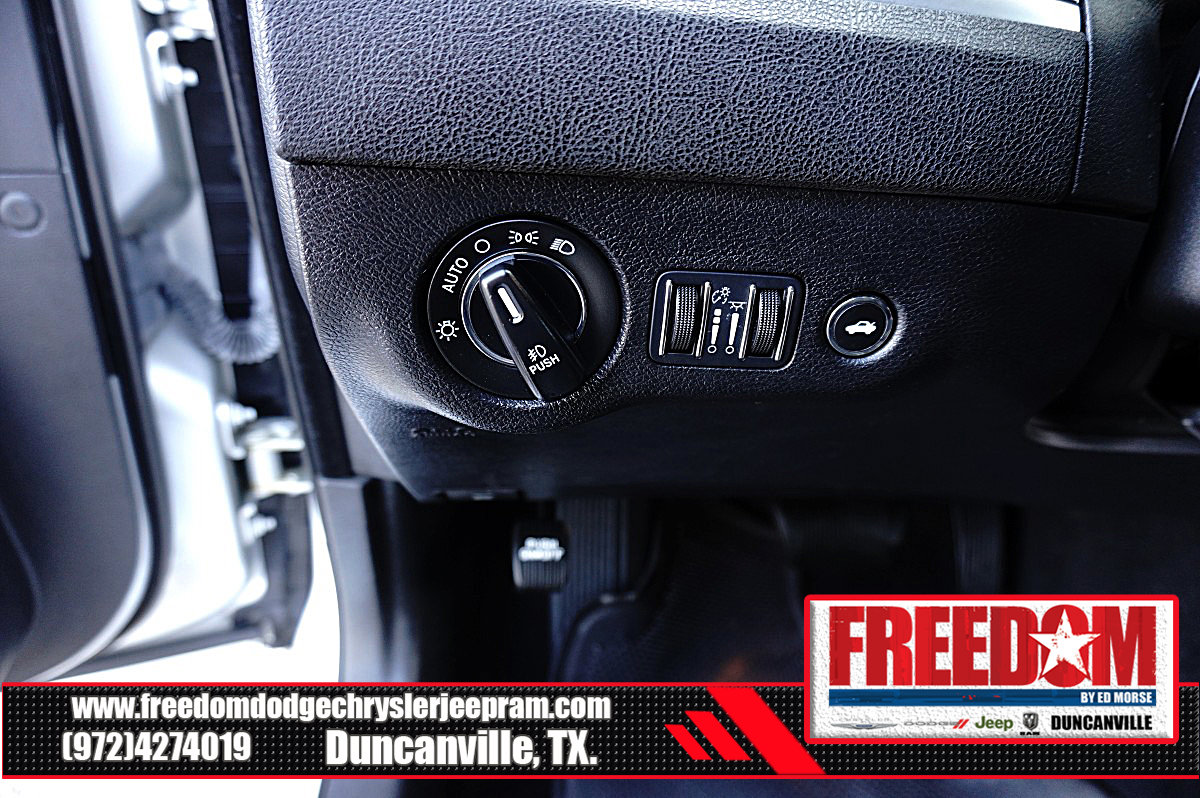 Used 2023 Chrysler 300 S RWD image 28