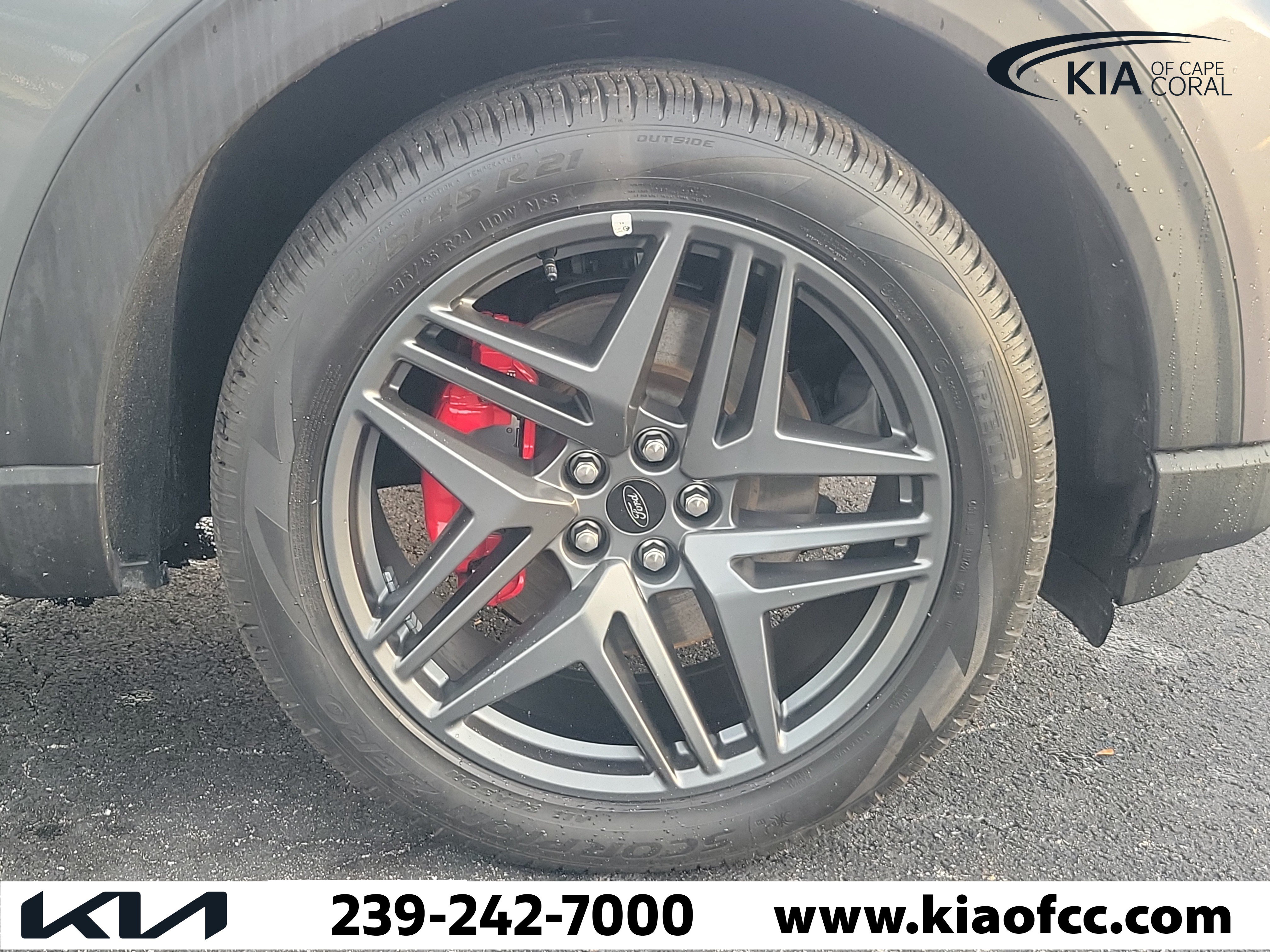 Used 2025 Ford Explorer ST-Line w/ ST-Line Street Pack AWD/4WD image 7
