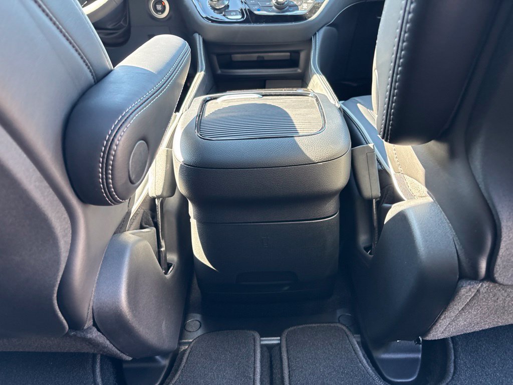 New 2027 Chrysler Pacifica Limited w/ Family Tech Group FWD image 23