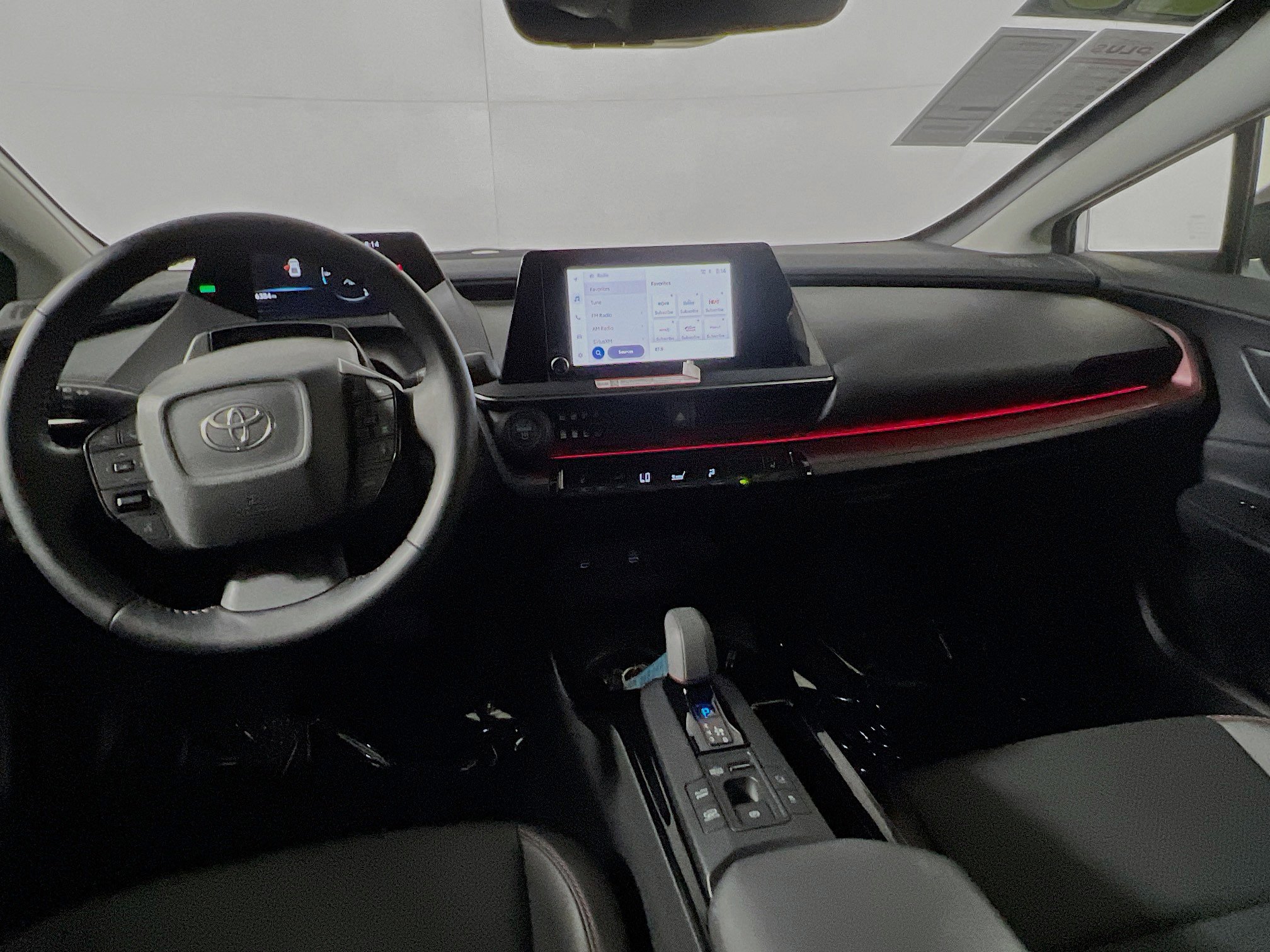 Used 2025 Toyota Prius Plug-In Hybrid FWD image 30