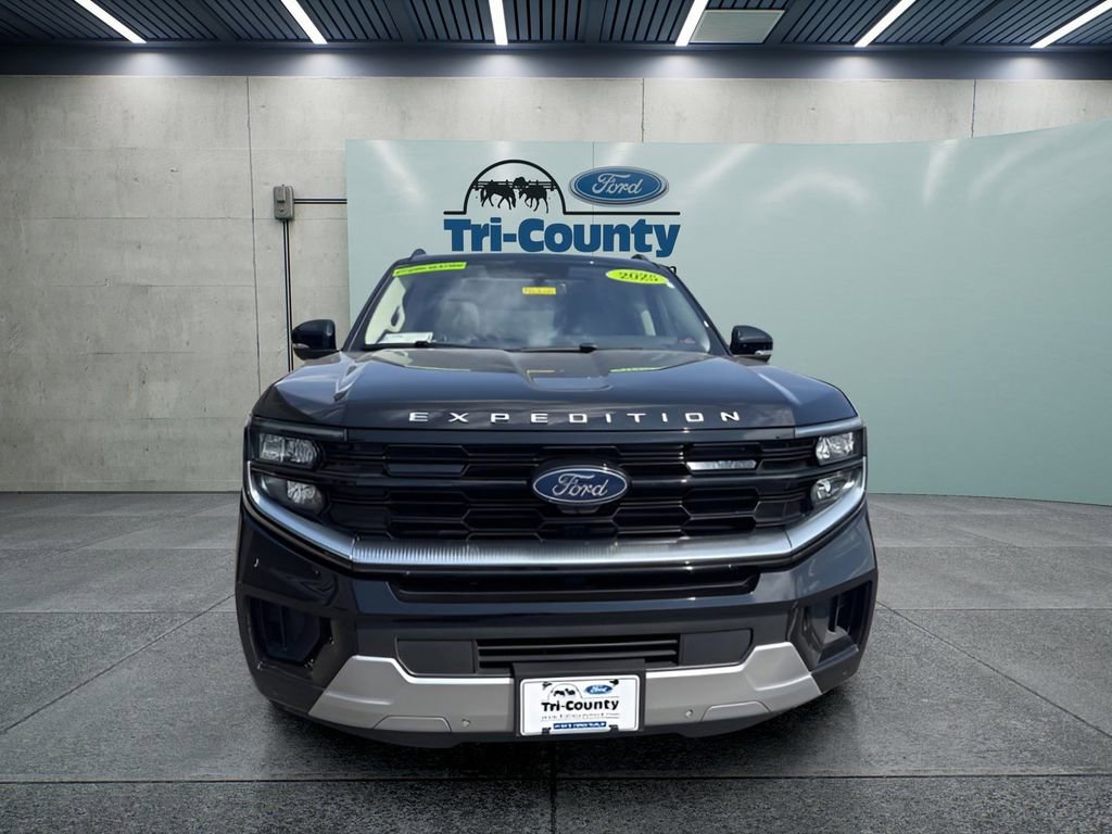 Used 2025 Ford Expedition Platinum w/ Driver's Package image 3