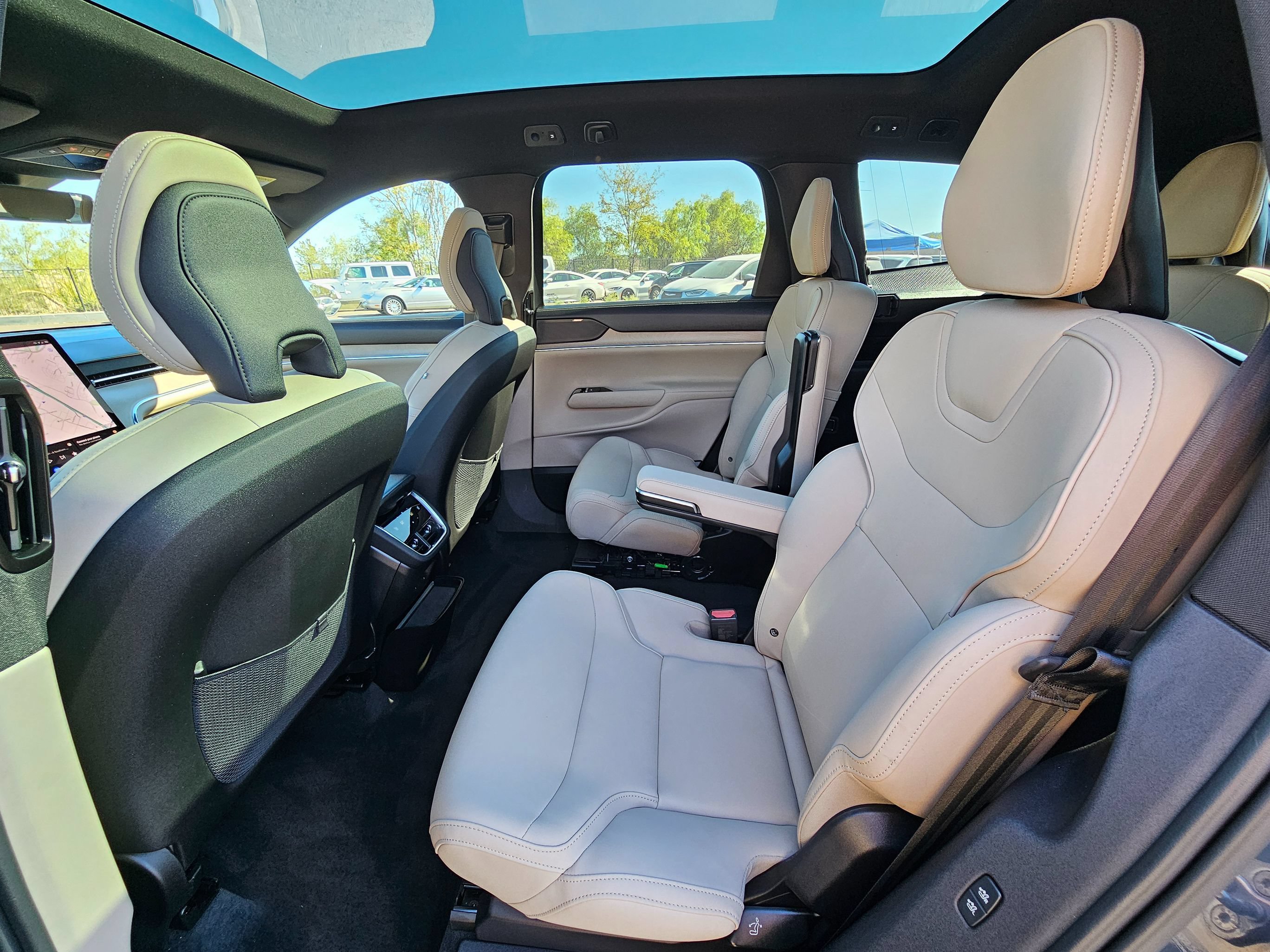 Used 2025 Volvo EX90 Ultra w/ Protection Package Premier AWD/4WD image 26